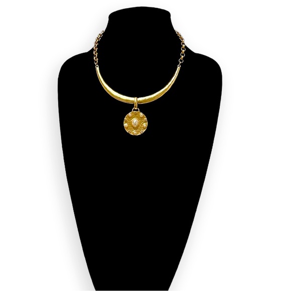 CHICO’S | Hammered Gold Pearl & Rhinestone Pendant Collar Goddess Necklace - Picture 1 of 6